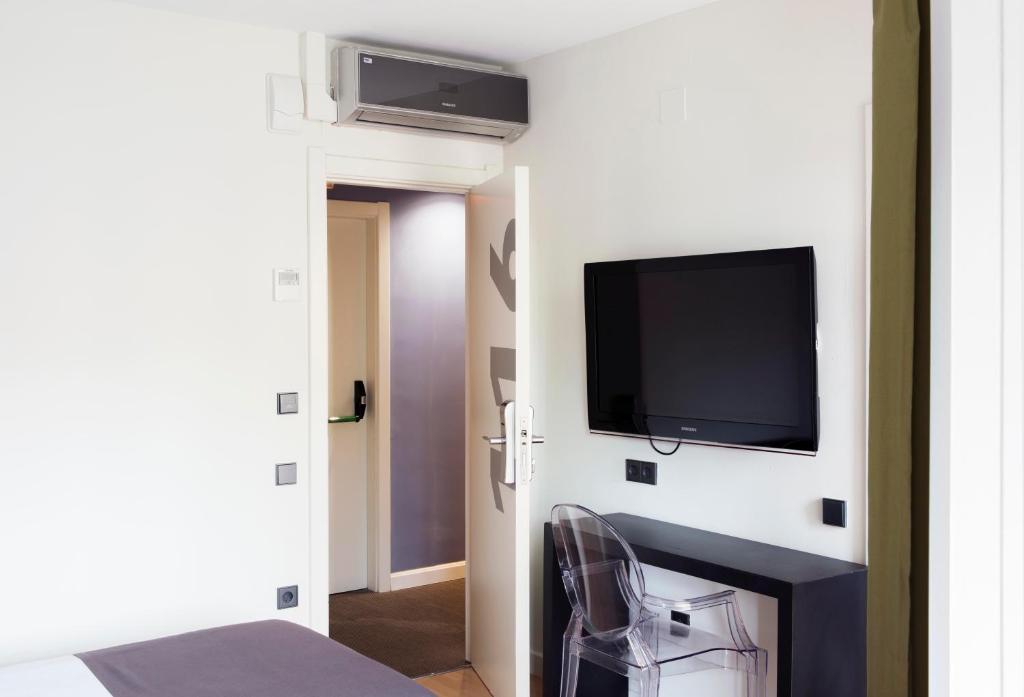 Hospedium Hostal Un Punto Chic Huesca Ngoại thất bức ảnh