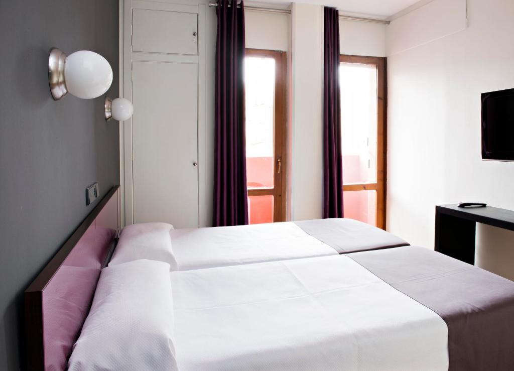 Hospedium Hostal Un Punto Chic Huesca Phòng bức ảnh