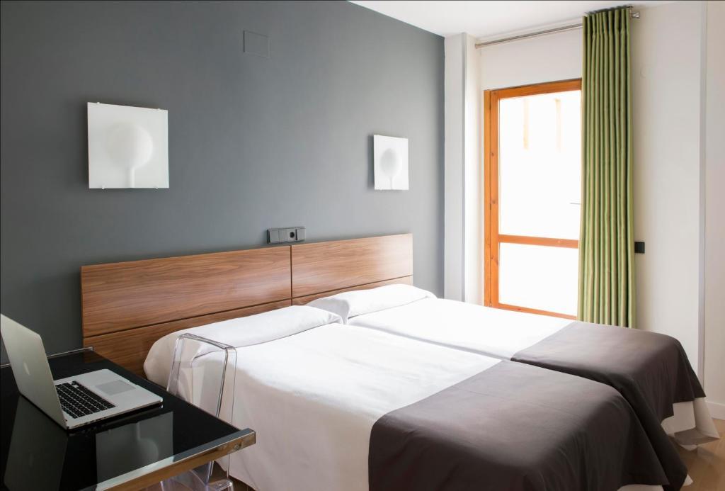 Hospedium Hostal Un Punto Chic Huesca Phòng bức ảnh