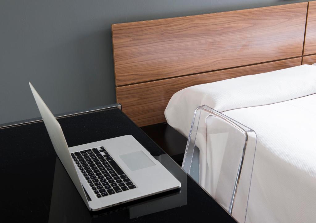 Hospedium Hostal Un Punto Chic Huesca Phòng bức ảnh