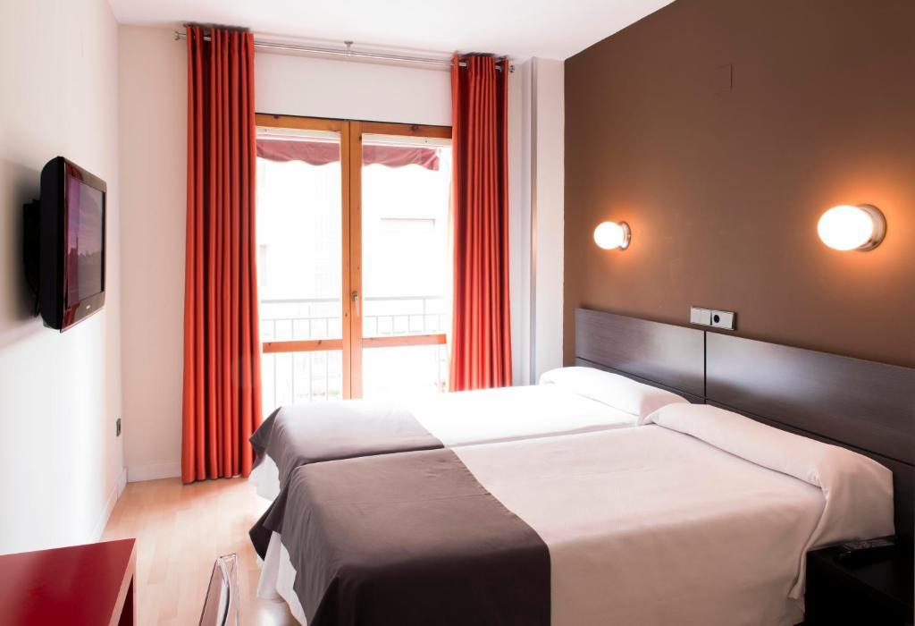 Hospedium Hostal Un Punto Chic Huesca Phòng bức ảnh