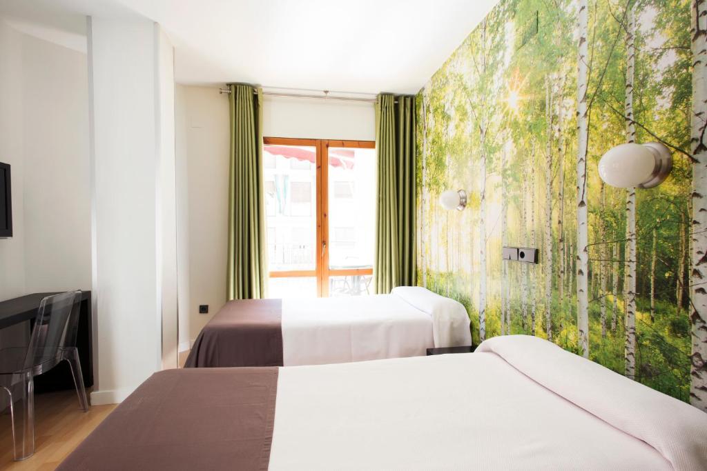 Hospedium Hostal Un Punto Chic Huesca Ngoại thất bức ảnh