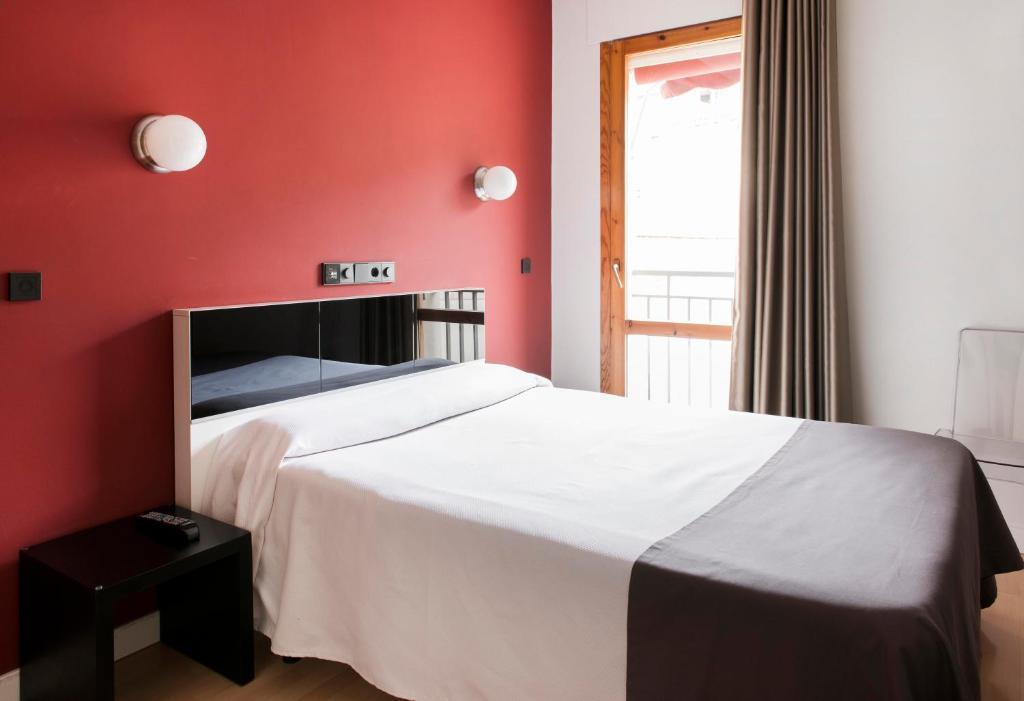 Hospedium Hostal Un Punto Chic Huesca Ngoại thất bức ảnh